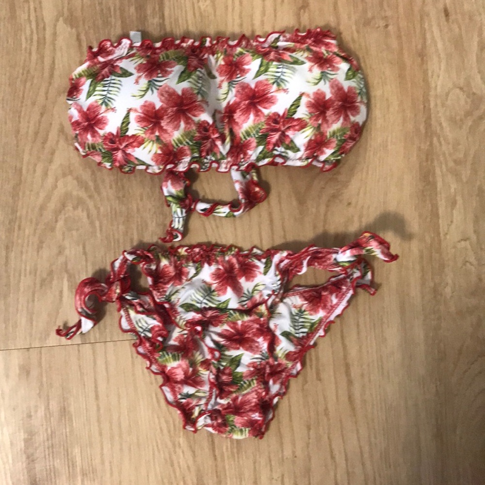 Gorgeous bandeau bikini
